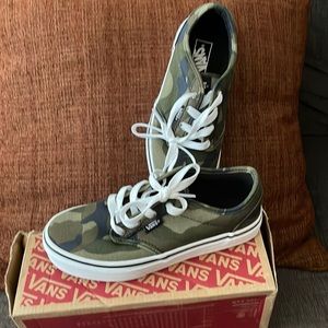 Vans boys shoes size 3.5 Y
